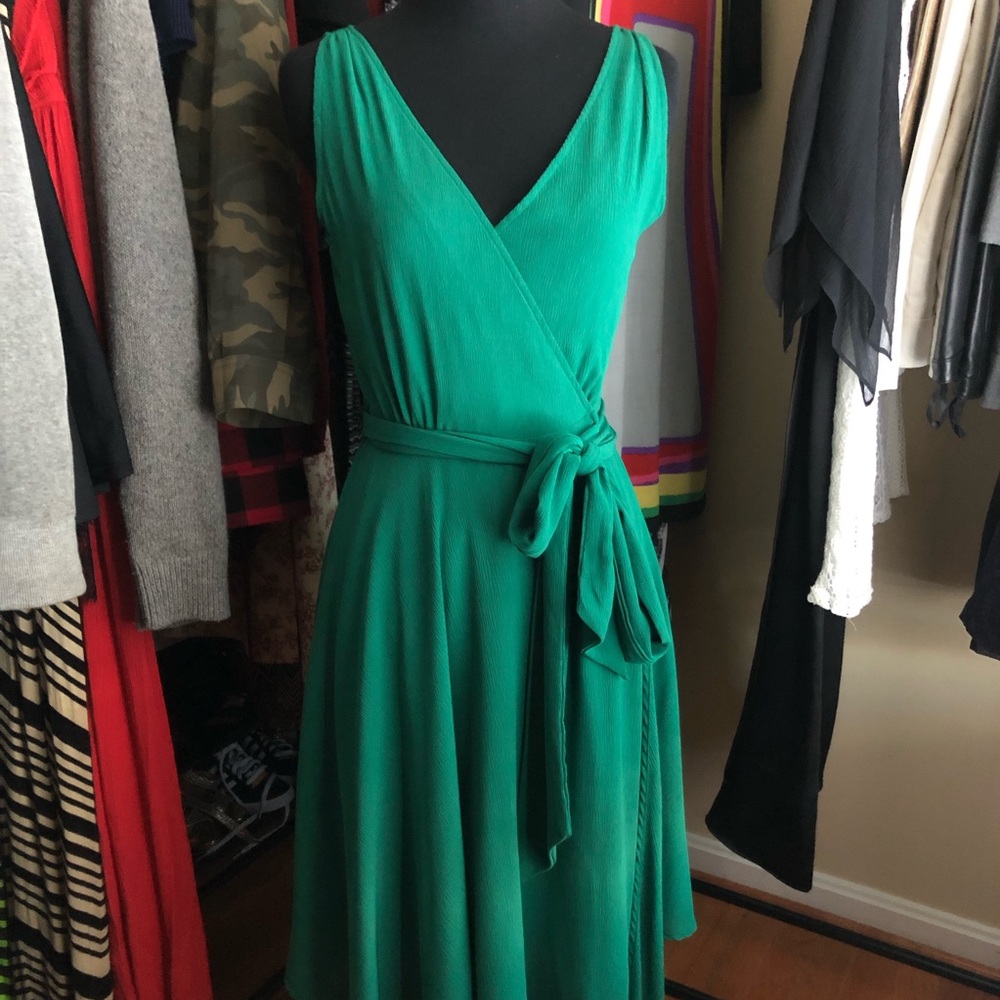 STUNNING GREEN MIDI DRESS!